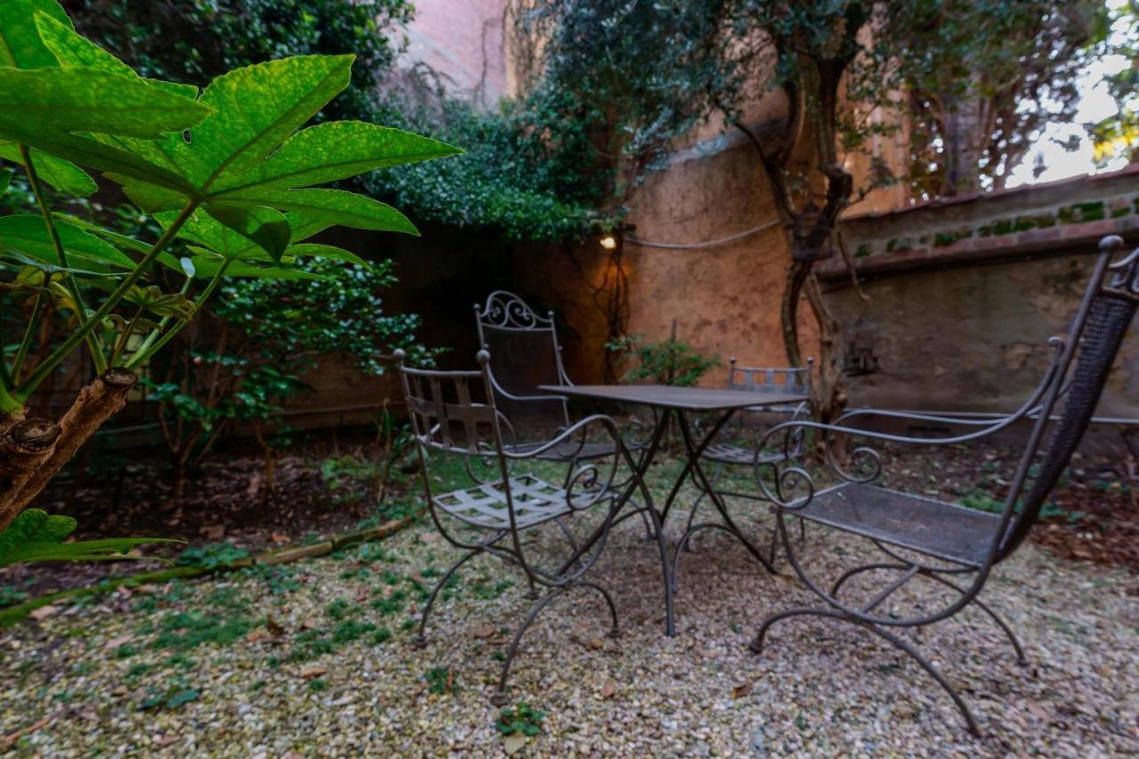 Suite Aldrovandi, With Private Garden Bologna Luaran gambar